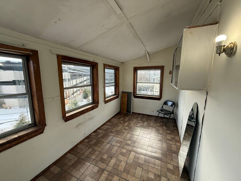 Building Photo - 20 Birch Rd