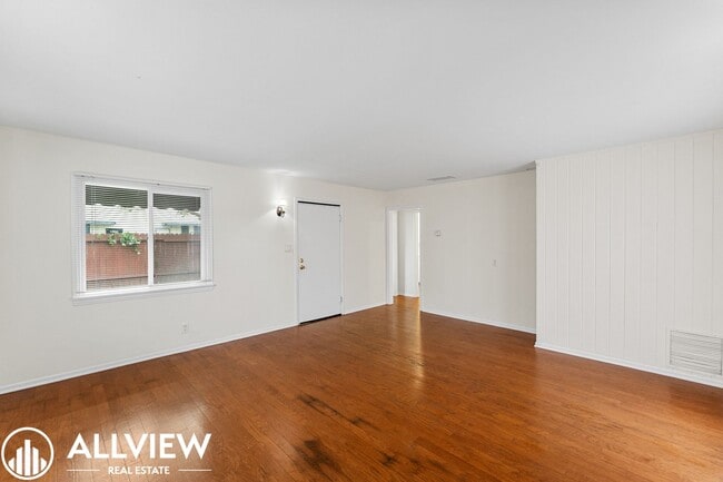 Building Photo - Charming 1-Bedroom Private Home with Backyard – 6-Month Lease with Month-to-Month Flexibility