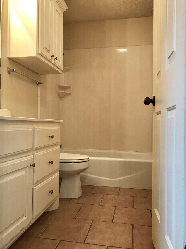 Building Photo - 3211 110th St