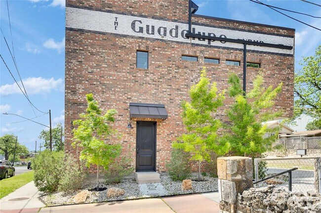 Building Photo - 808 Lydia St