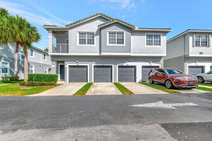 Primary Photo - 3070 Grandiflora Dr