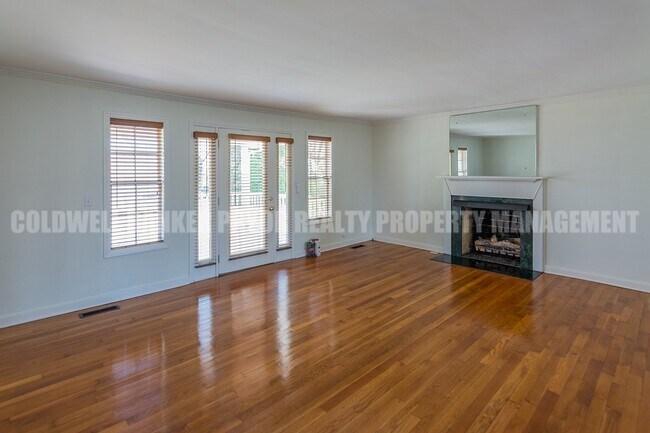 Building Photo - 323 Walsh Rd