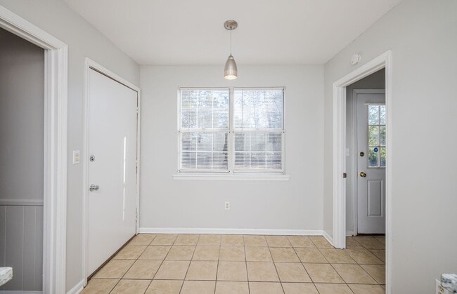 Building Photo - 125 Magnolia Dr