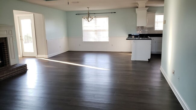 Building Photo - Spacious Home on a No-Outlet Street in Quiet Lynn Haven Neighborhood! *1/2 OFF 1st Month's Rent!!...