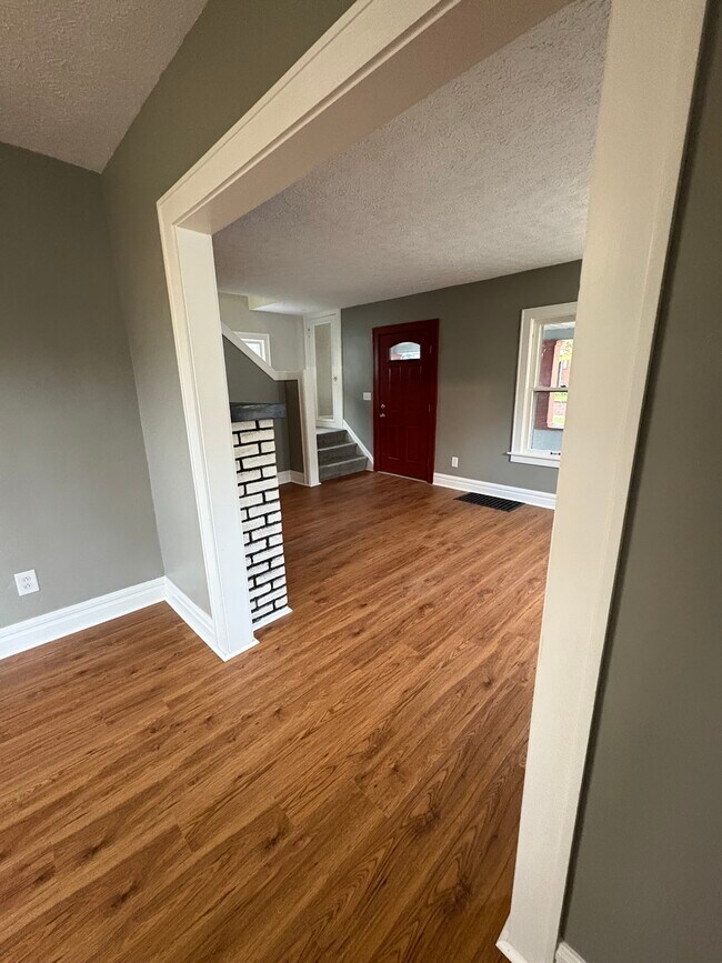 Building Photo - 412 Emerick St