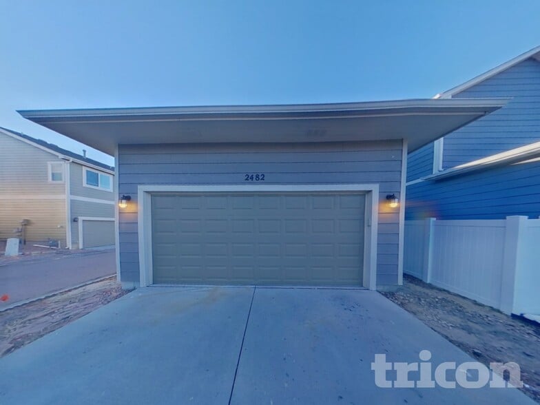 Building Photo - 2482 Ellingwood Dr