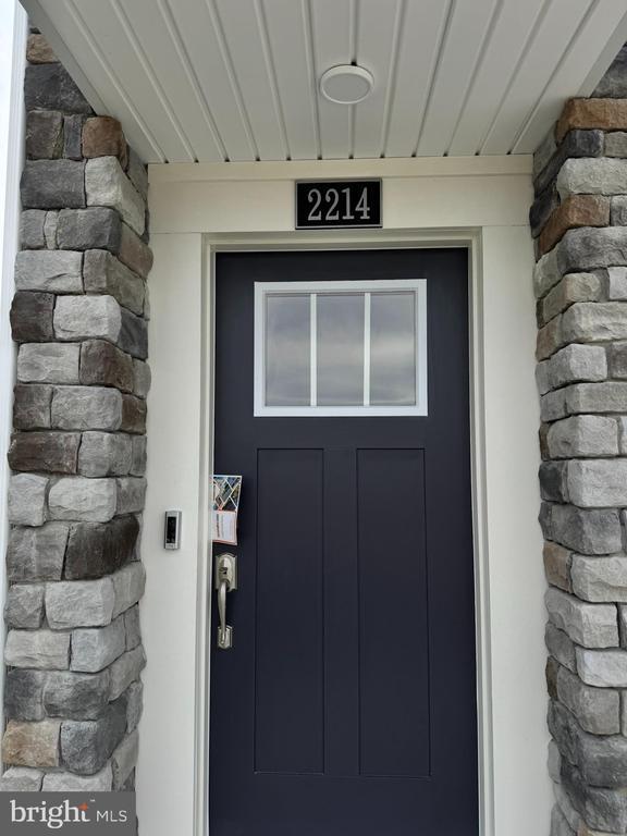 Building Photo - 2214 Winterberry Ln