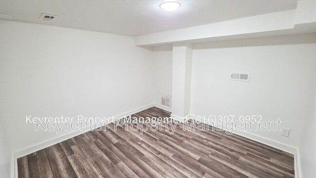 Building Photo - 7013 Bellefontaine Ave