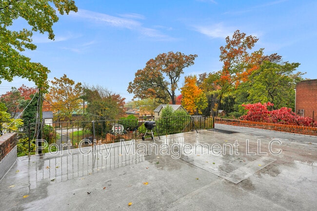 Building Photo - 4032 Roland Ave