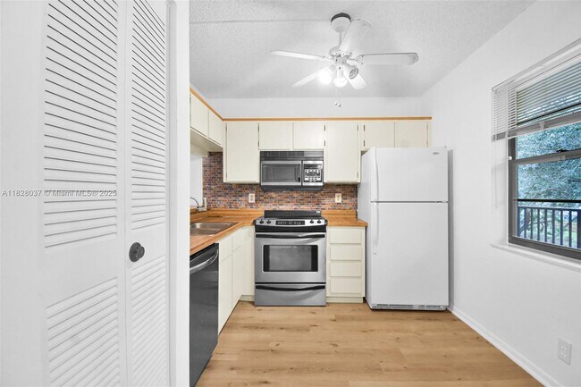 Building Photo - 10501 W Broward Blvd