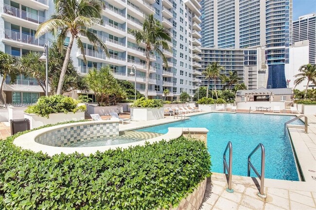 Primary Photo - 1111 Brickell Bay Dr