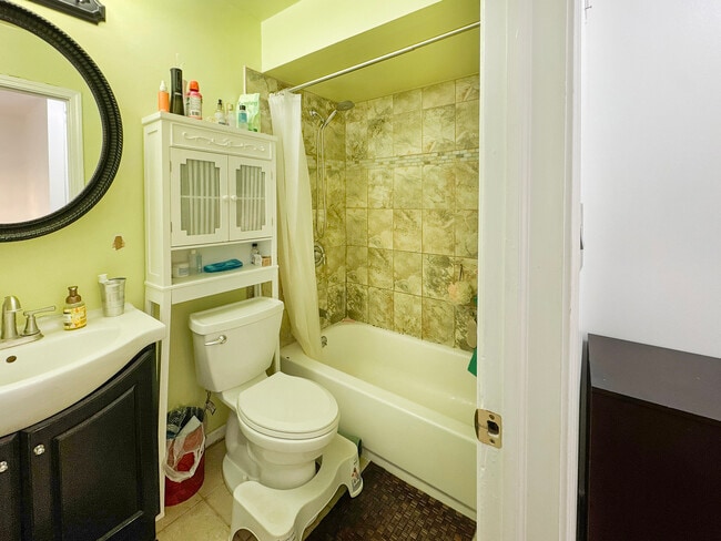 Building Photo - 204 Inverrary Ln