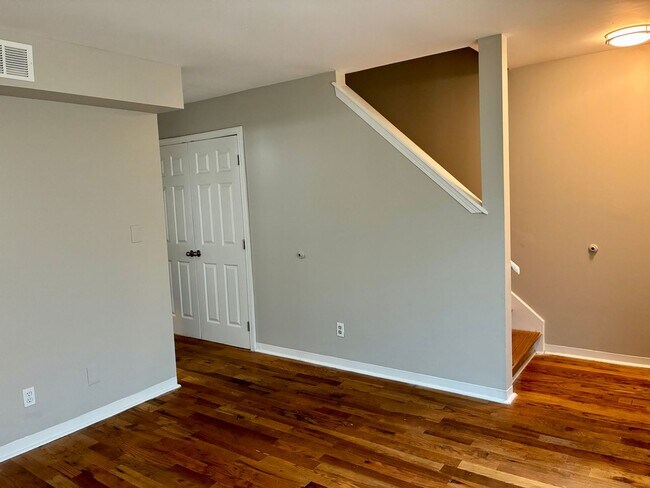 Building Photo - 2820-2824 Divinity