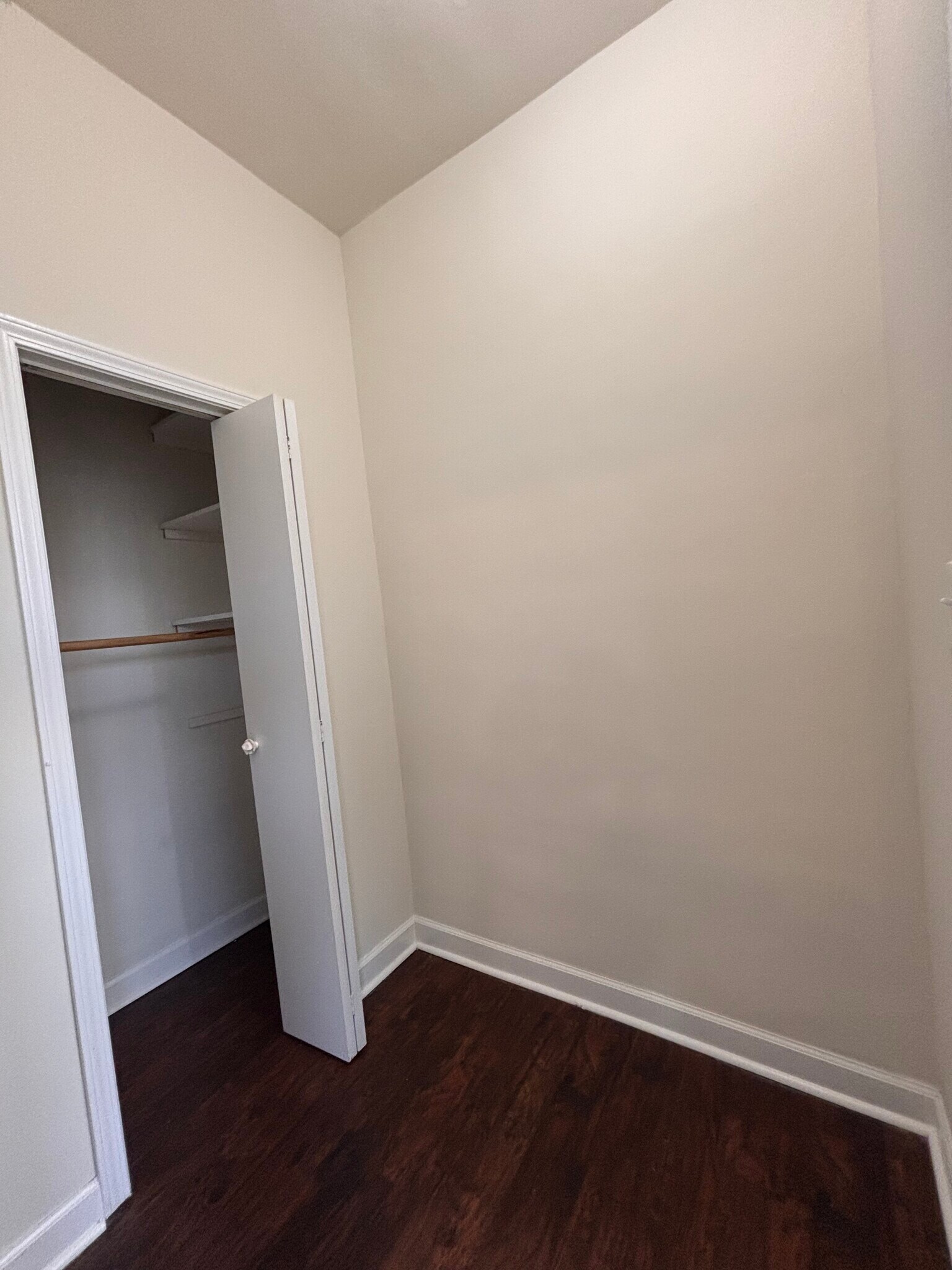 Building Photo - 3346 N Marshfield Ave