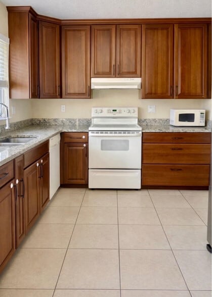 Building Photo - 9616 Golf State Park Way