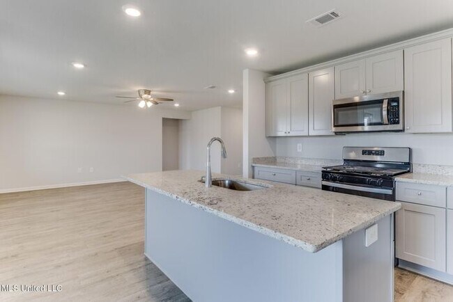 Building Photo - 1057 Enclave Cir