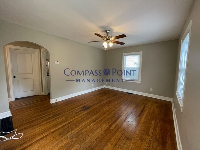 Building Photo - 4 bed 2 bath in Castlewood Park area/ Loud...