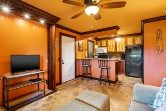 Building Photo - Beautiful turnkey furnished 1- Bedroom 1-bath condo at Fairway Terrace