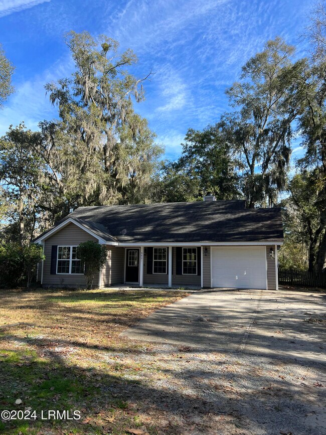 Primary Photo - 552 Sams Point Rd