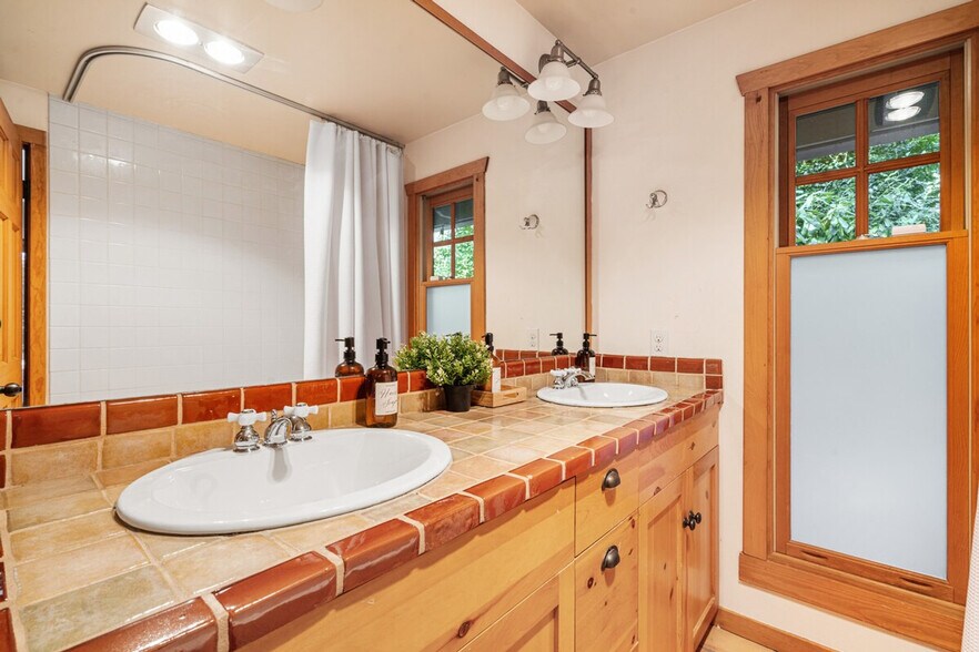 Building Photo - 16441 SE 42nd Pl