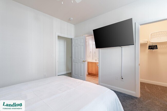 Building Photo - 2118 Silvercrest Dr