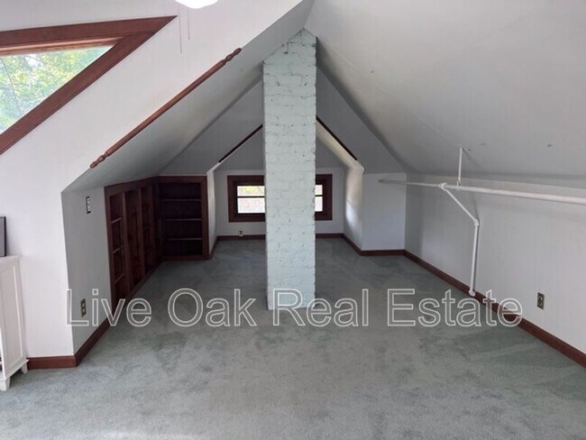 Building Photo - 774 W 51st St