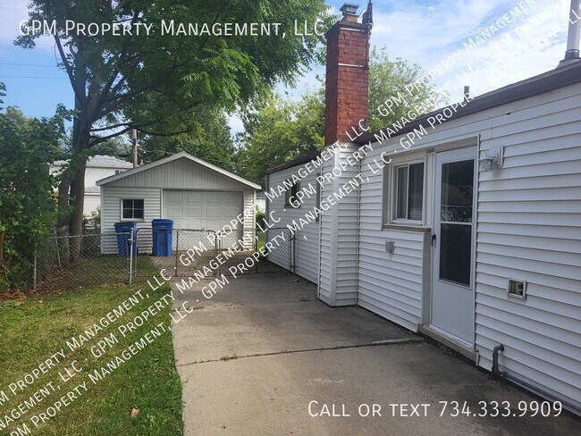 Building Photo - 4967 McKinley St