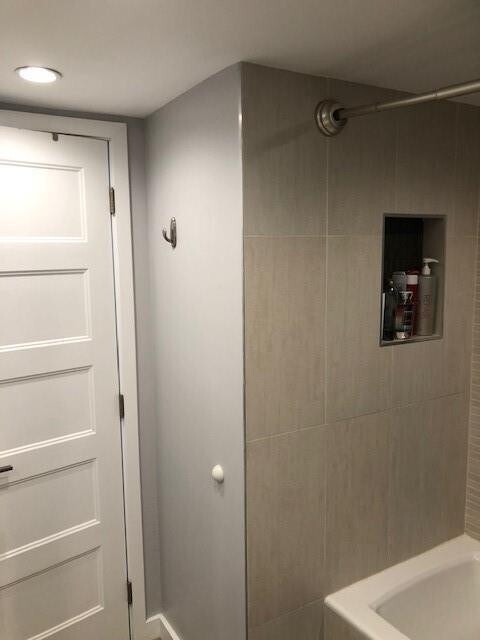 Building Photo - 1609 N Riverside Dr