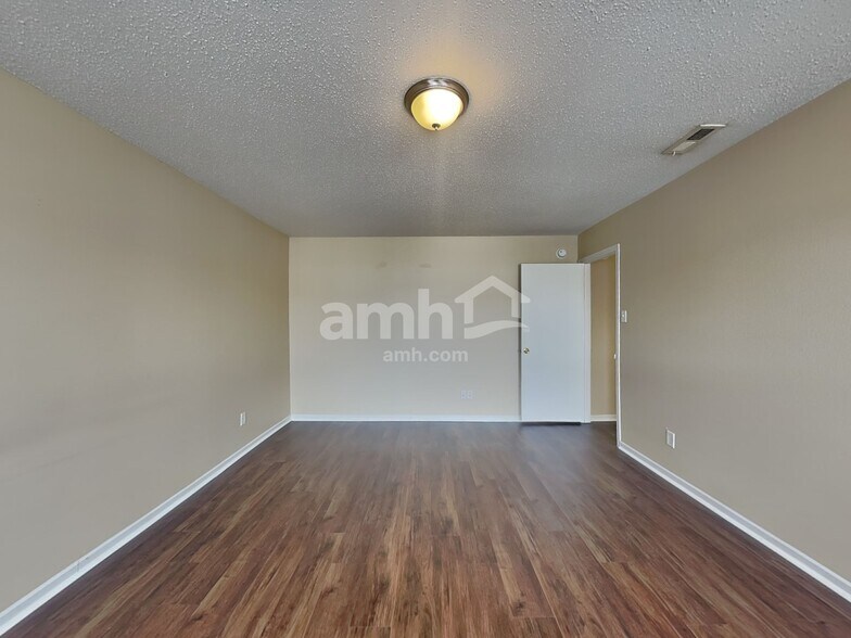 Building Photo - 1317 Central Park Dr