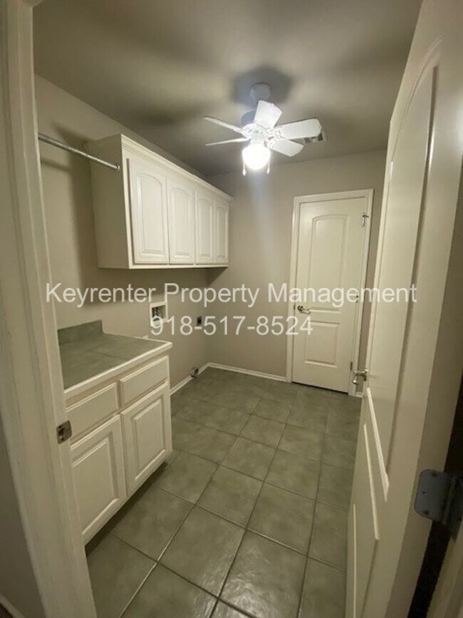 Building Photo - 3-Bed, 2-Bath Large Home in Claremore