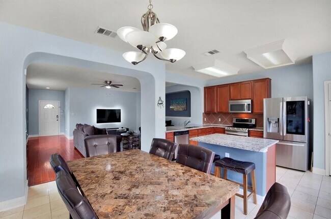 Building Photo - 1721 E Mesa Park Dr