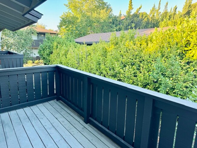 Building Photo - Updated 1 bedroom 1 bath condo in Heather ...