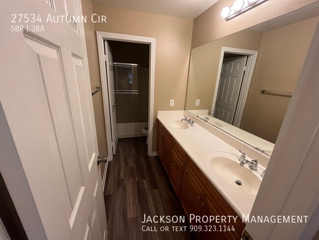 Building Photo - 27534 Autumn Cir