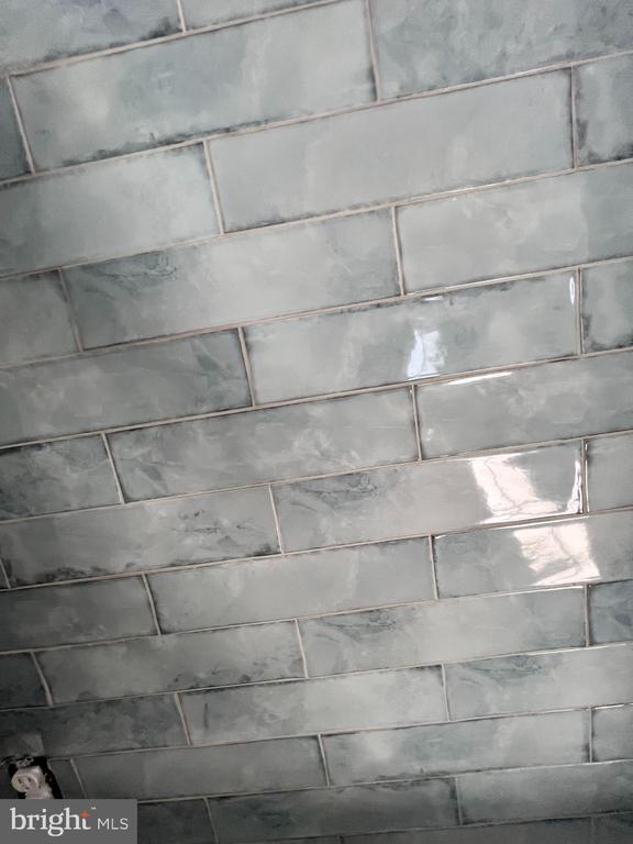 Building Photo - 210 Point Ln