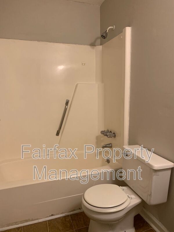 Building Photo - 1419 Cherrycrest Drive