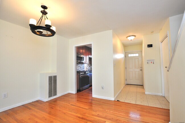 Building Photo - 305 Timber Ln
