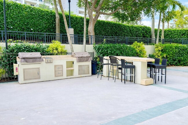 Building Photo - 2900 NE 14th Street Causeway