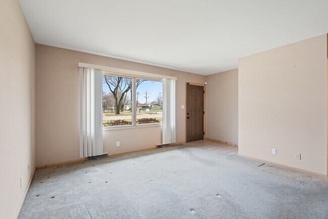 Building Photo - 537-541 N Edgelawn Drive Unit 541