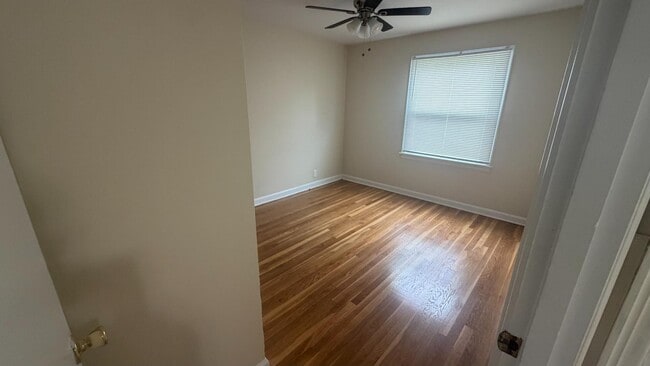 Building Photo - 1410 Akron Dr