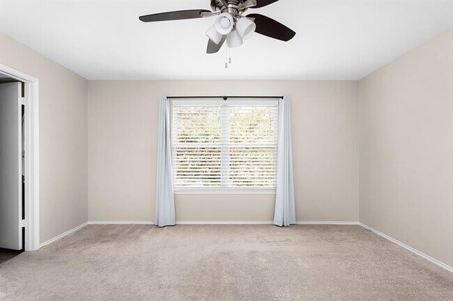 Building Photo - 4500 Kalama Dr