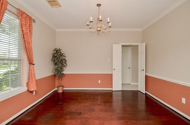 Building Photo - 2515 Lansing Cir