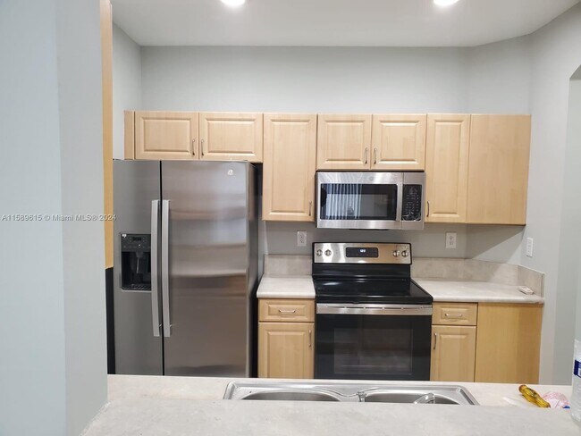 Building Photo - 2242 NE 42nd Cir
