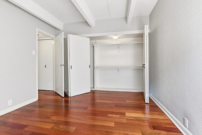 Building Photo - $2,345.95 - 2 Bed, 2 Bath Condo in Denver with Central AC!