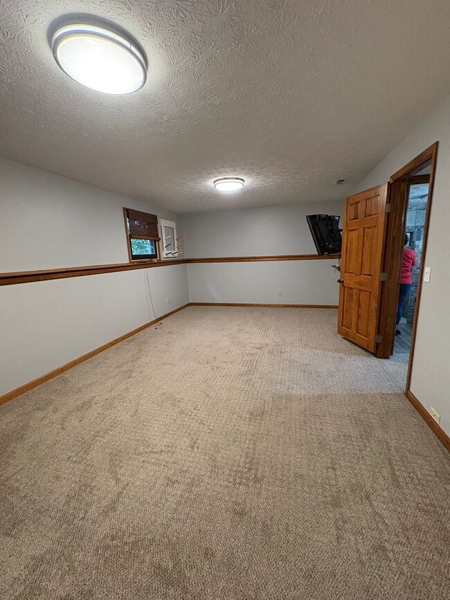 Building Photo - Beautiful Tri-level Home in Centerville