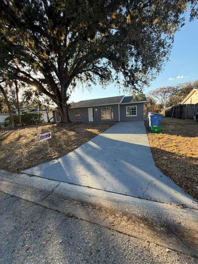 Building Photo - 4030 School Cir