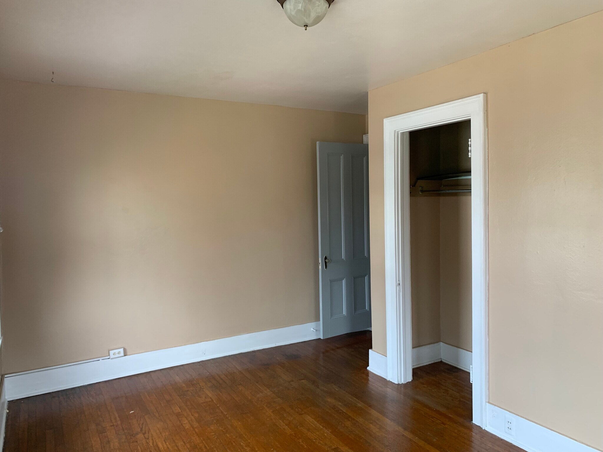 Building Photo - 223 Main St