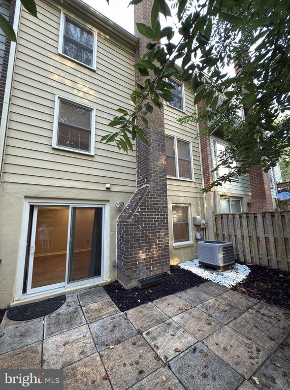 Building Photo - 3945 Wilcoxson Dr