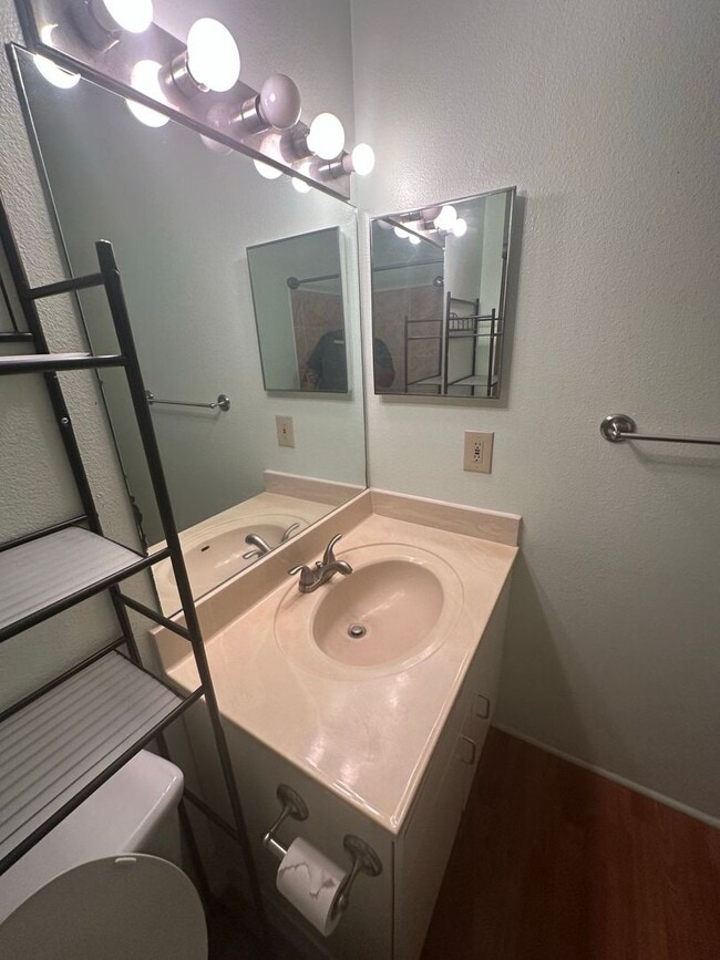 Building Photo - 2 BD / 1 BA Apartment in Mililani!