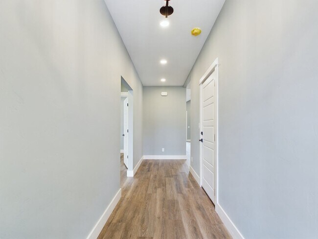 Building Photo - Charming 3-Bedroom Home with Updated Kitchen and Dual-Sink Primary Bath