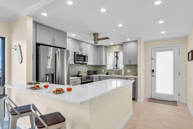 Building Photo - 350 S Polk Dr